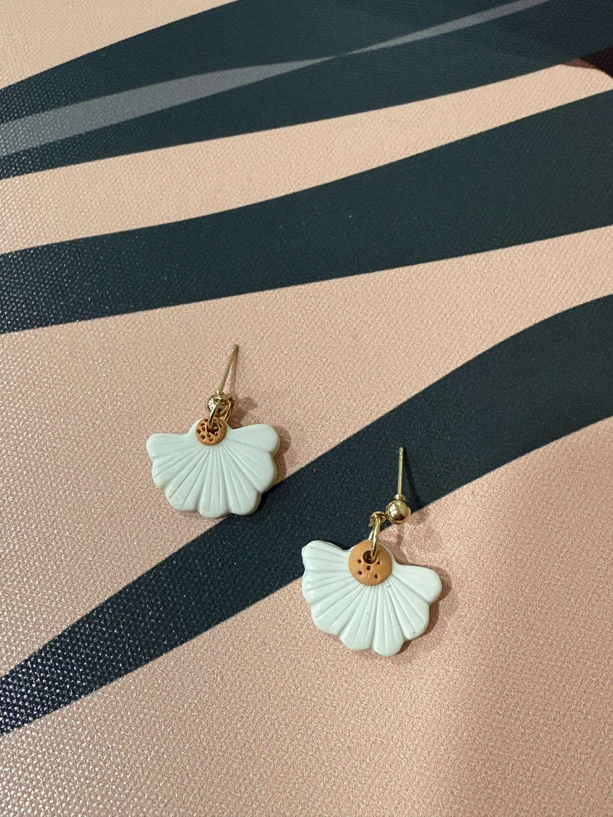 Fleur Earrings White