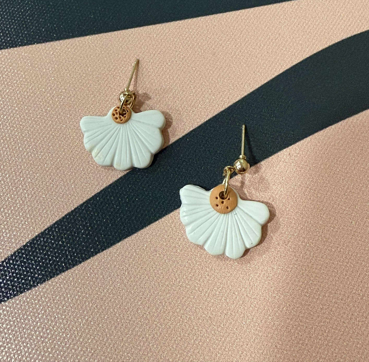 Fleur Earrings White